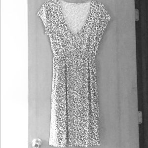 Dress with cap sleeves, deep v neck & side pockets